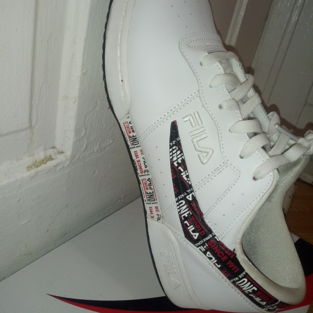 Fila sneakers. - Picture 7 of 8